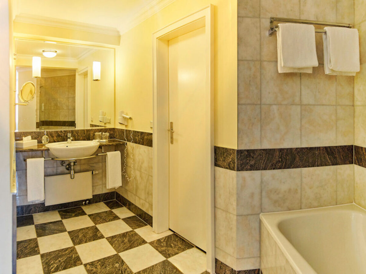 NEP_Foto-Juniorsuite113-Bad-1